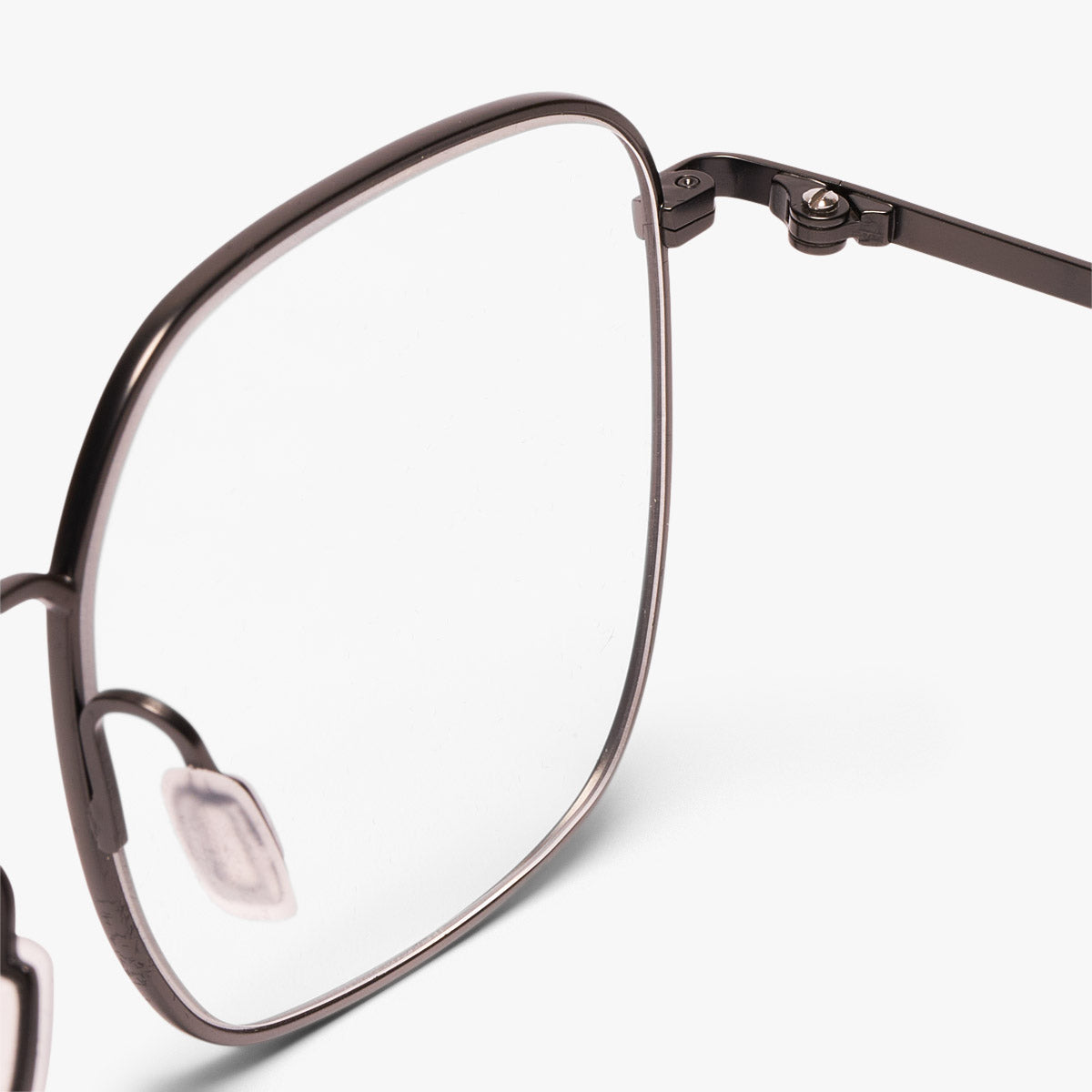 Luxreaders stylish Båstad Gun Reading glasses. Made from Titanium in a Round shape.