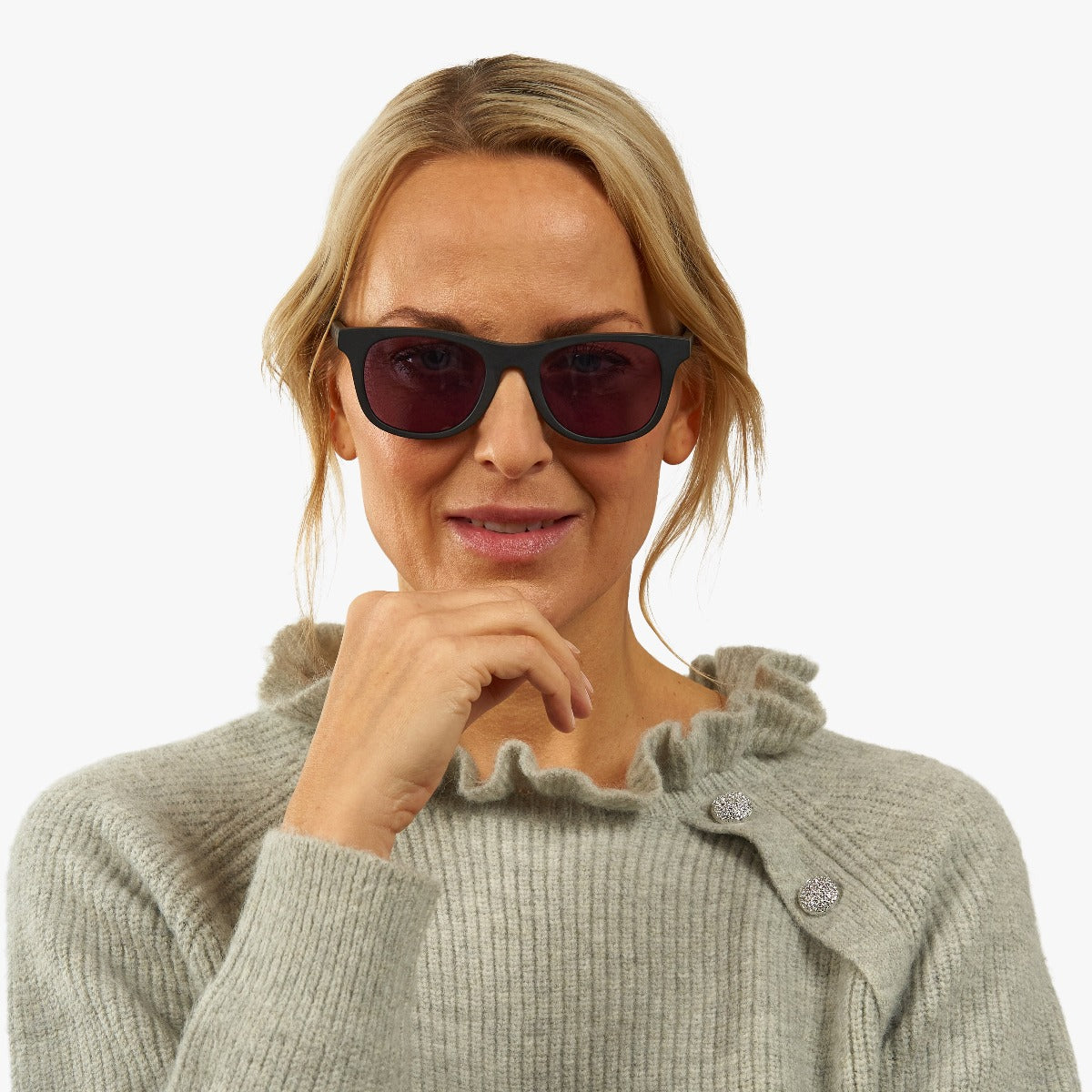 Luxreaders stylish Women's Malmö Black Sunglasses. Made from Acetate in a Square shape.