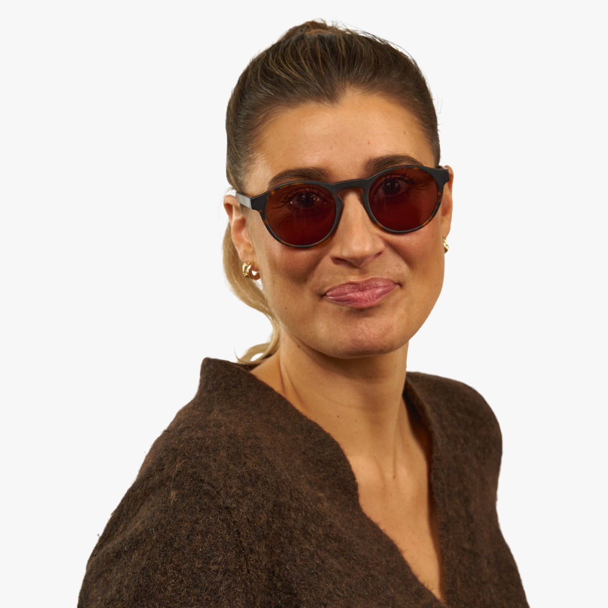 Luxreaders stylish Women's Trondheim Dark Turtle Sunglasses. Made from Acetate in a Round shape.
