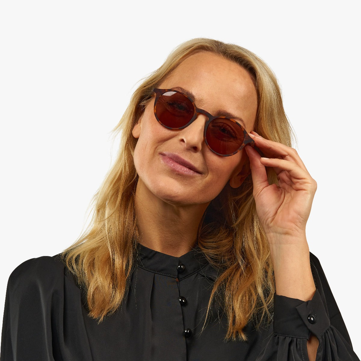Luxreaders stylish Women's Læsø Turtle Sunglasses. Made from Rubber in a Round shape.