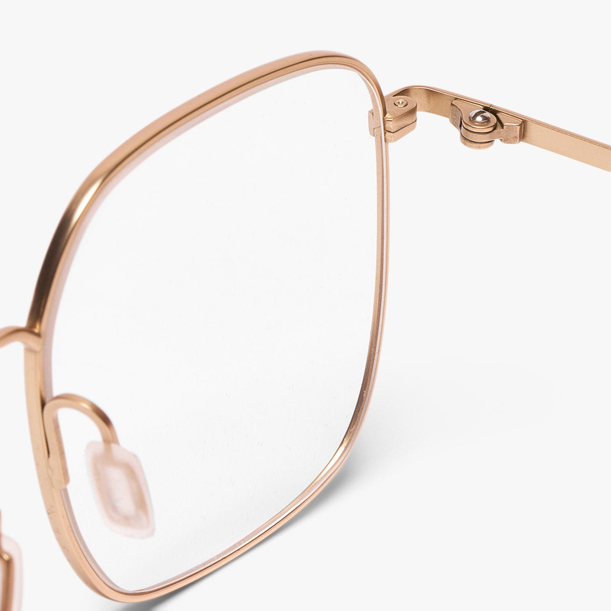 Close-up of Båstad Gold eyewear frame with gold temples