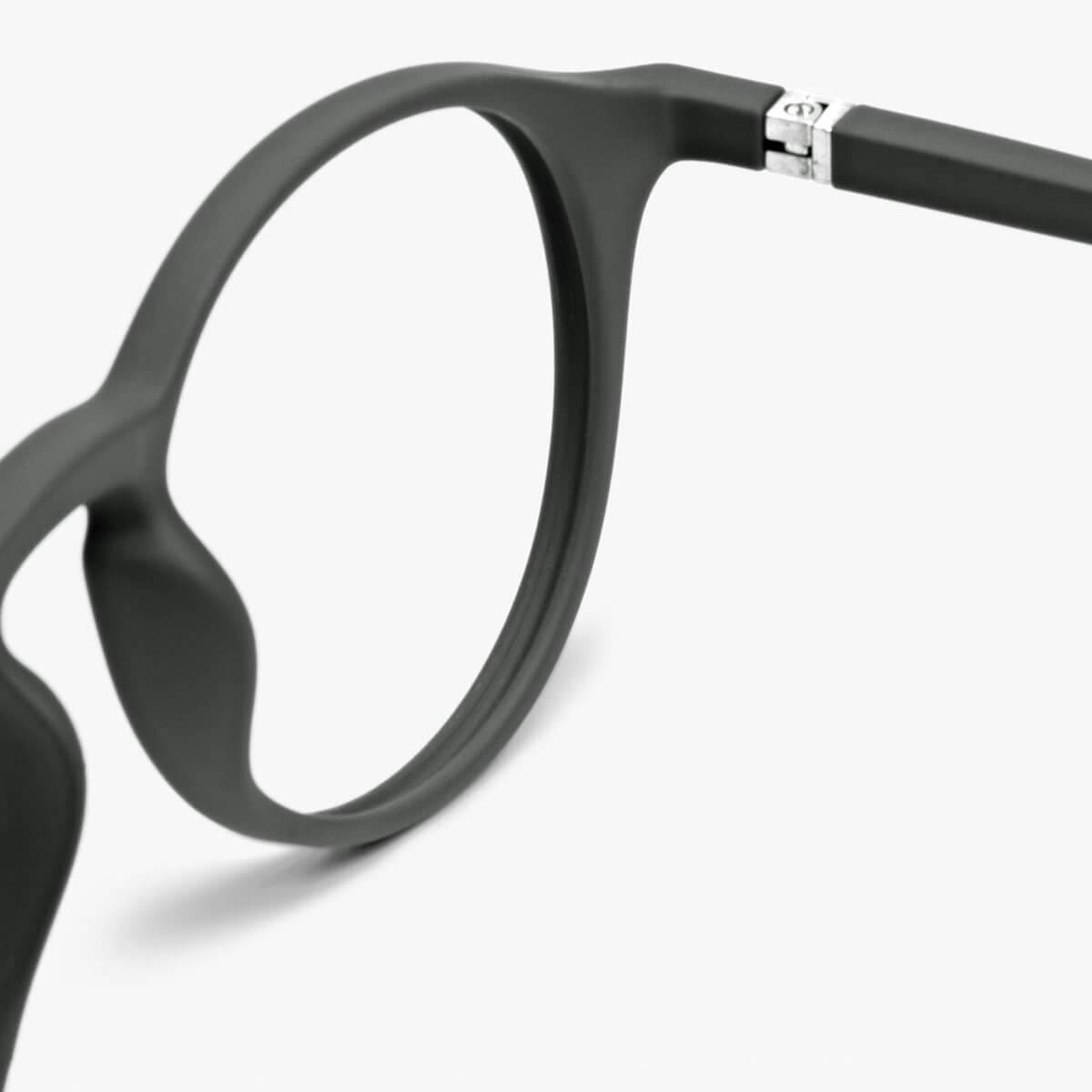 Luxreaders stylish Men's Læsø Dark Army Reading glasses. Made from Rubber in a Round shape.