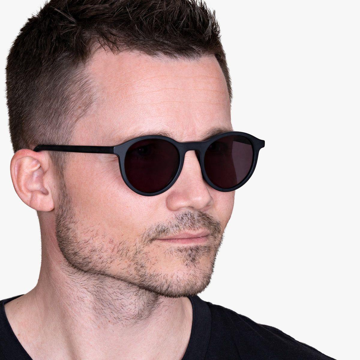 Person wearing Men's Løkken Black sunglasses