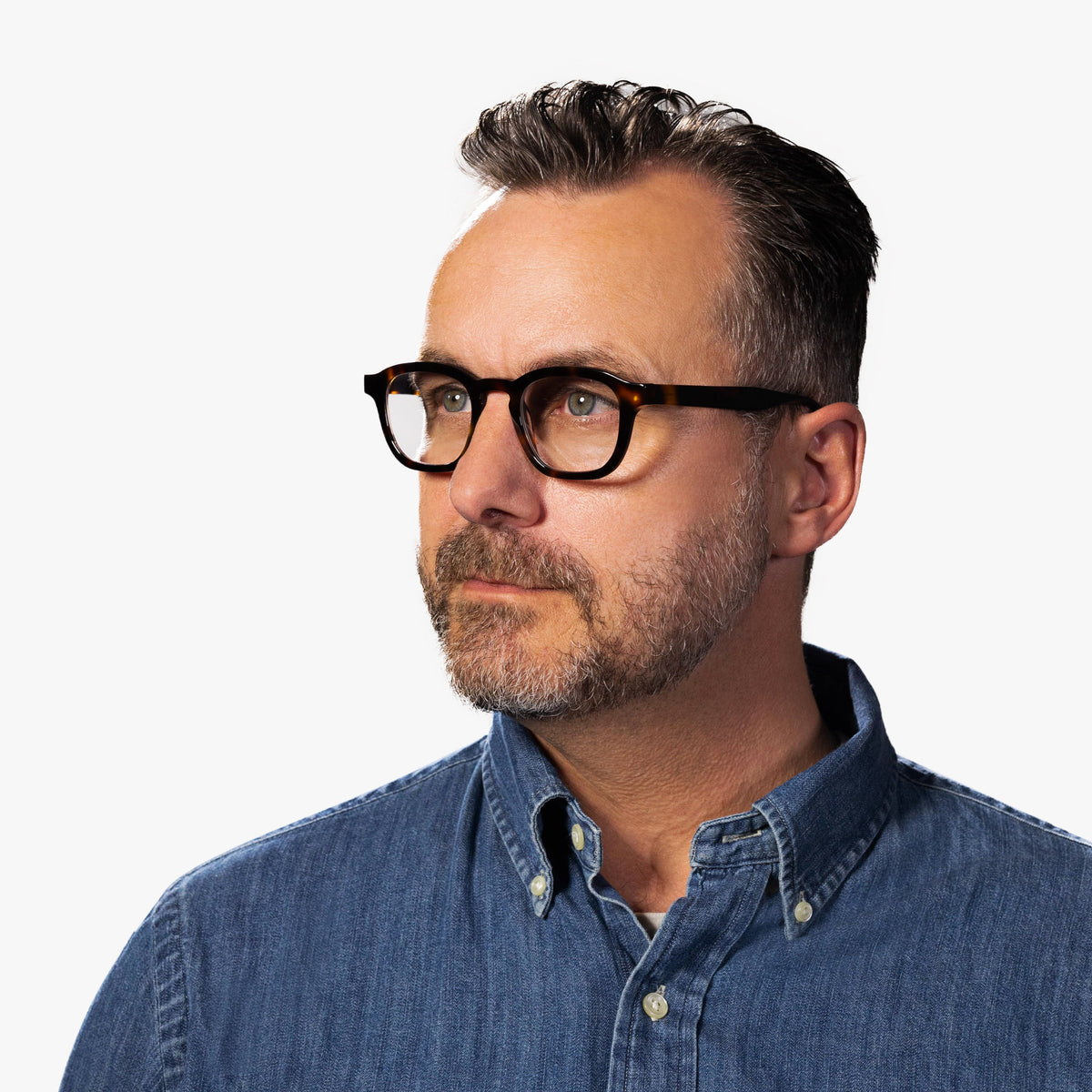 mens-reykjavik-light-turtle_reading-glasses_male-model-1.jpg?v=1771428632&width=1200