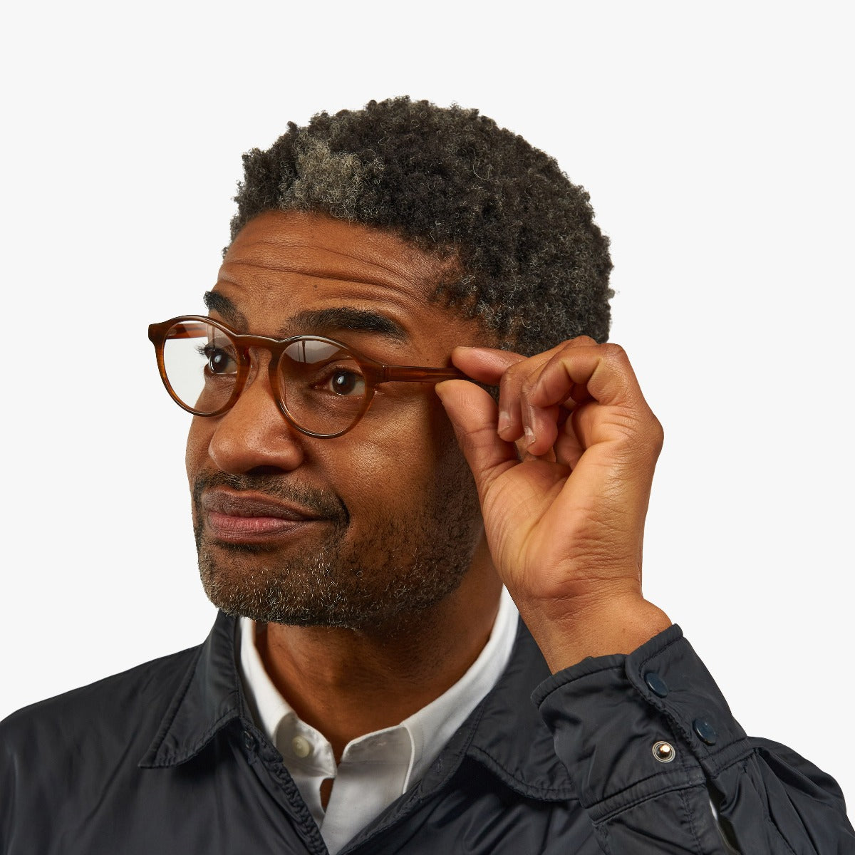mens-trondheim-shiny-walnut_reading-glasses_male-model-1.jpg?v=1771424490&width=1200